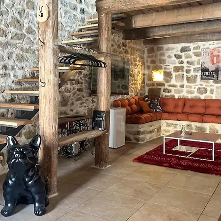 5 Bedroom Awesome In Σπίτι διακοπών Bourdic