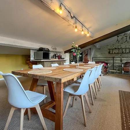 5 Bedroom Awesome In *