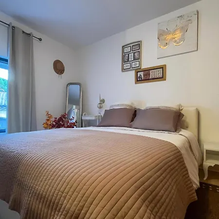 5 Bedroom Awesome In Σπίτι διακοπών Bourdic